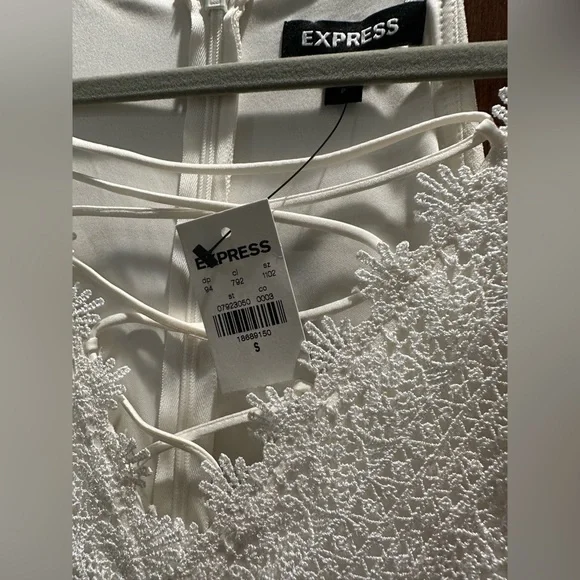 Express v neck lace white tie up Jumpsuit NWT! Size Small TTS - Picture 3 of 5